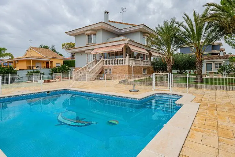 Grande maison avec vue à Ribarroja del Turia Valence