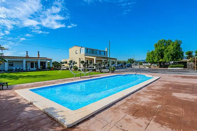 Maison de ferme à 5 minutes de la plage à vendre Valence