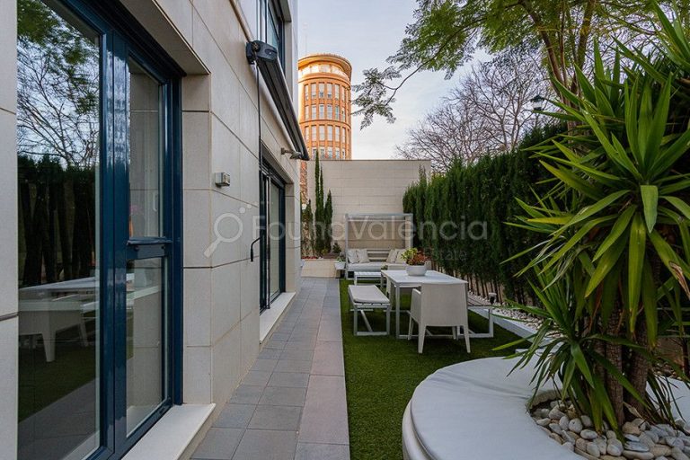 Appartement duplex exclusif et élégant au rez-de-chaussée