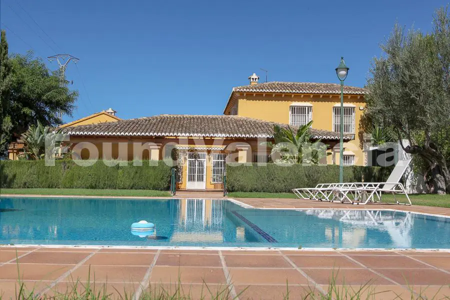 Splendid country house with swimming pool, stables, guesthouse and extensive land
