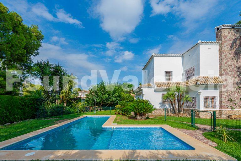 Maison magnifiquement présentée à côté de La Eliana Valencia