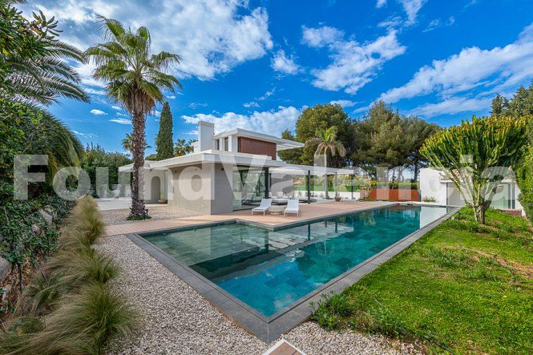 magnifique maison familiale, idéalement située à proximité de la mer Méditerranée dans la belle région de Las Rotas à Denia