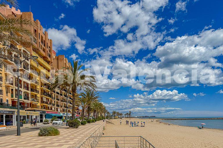 Penthouse Exclusif à Port Saplaya, Valence – Vues Imprenables.