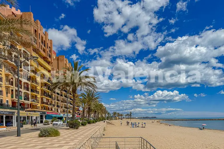 Penthouse Exclusif à Port Saplaya, Valence – Vues Imprenables.