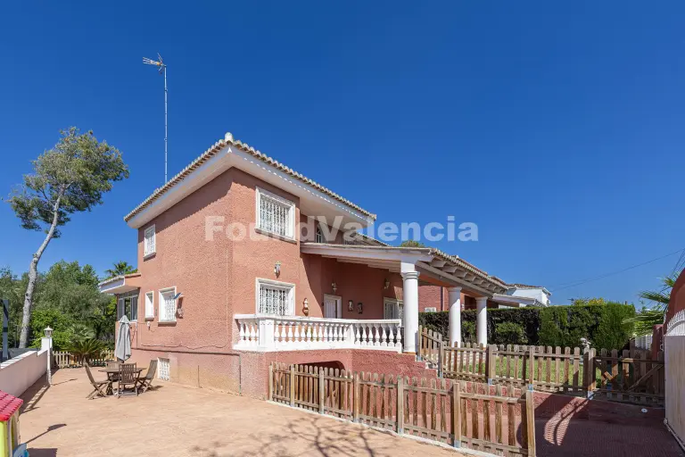 Villa indépendante avec jardin et piscine à La Cañada