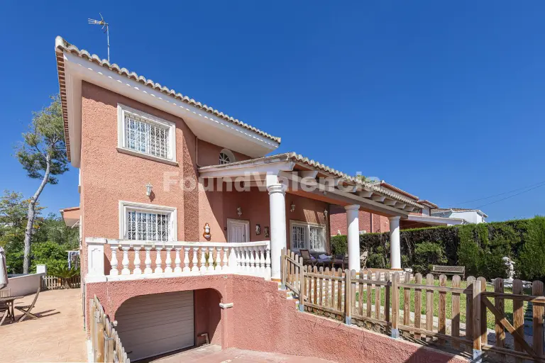 Villa indépendante avec jardin et piscine à La Cañada