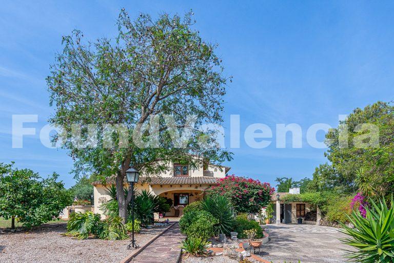 Maison familiale idyllique avec panorama exceptionnel – À seulement 45 minutes de Valence