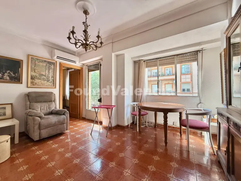 Appartement lumineux avec balcon à rénover à La Pechina