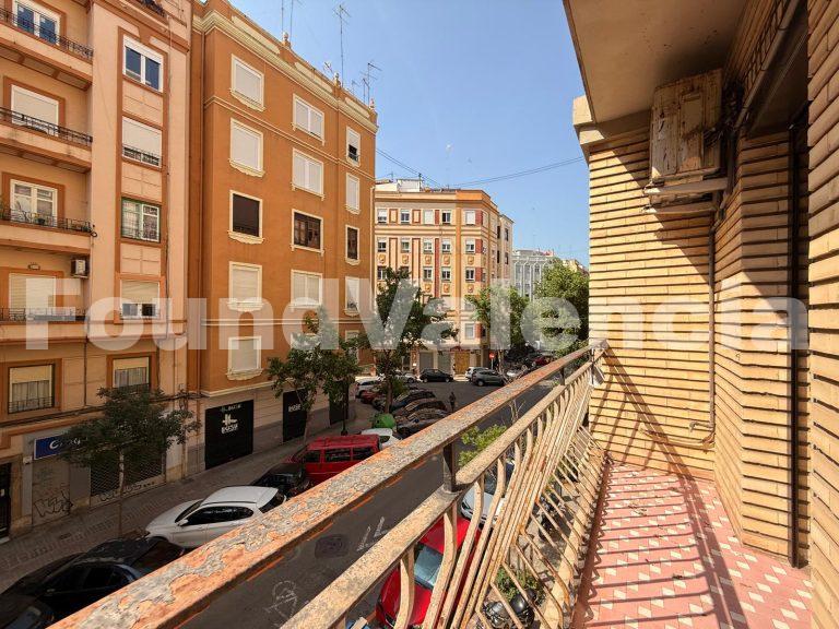 Appartement lumineux avec balcon à rénover à La Pechina