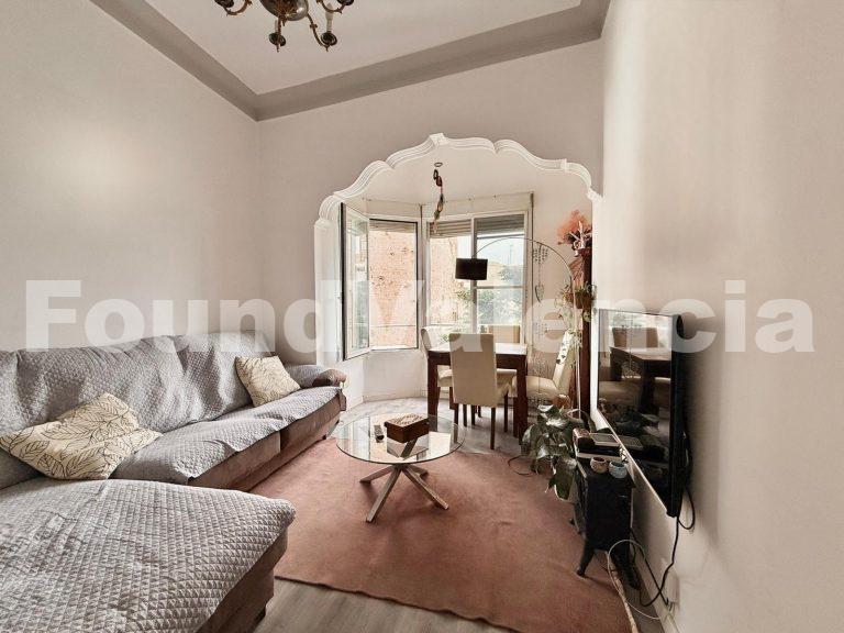 Appartement vue sur les Torres de Quart dans le quartier Botanique
