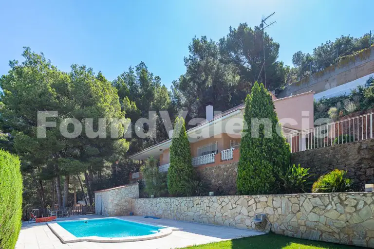 Résidence Privée à Vendre dans la Belle Ville de Náquera, Valence