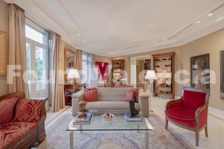 Un Joyau Moderniste Unique au Cœur de Valence