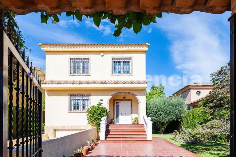 Élégante Maison Familiale à Las Tablas, La Eliana