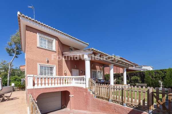 Villa indépendante avec jardin et piscine à La Cañada