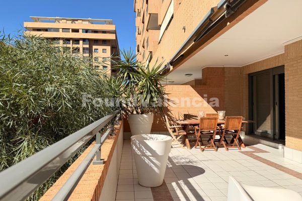 Appartement Spacieux en Rez-de-chaussée à La Patacona avec Parking et Terrasses