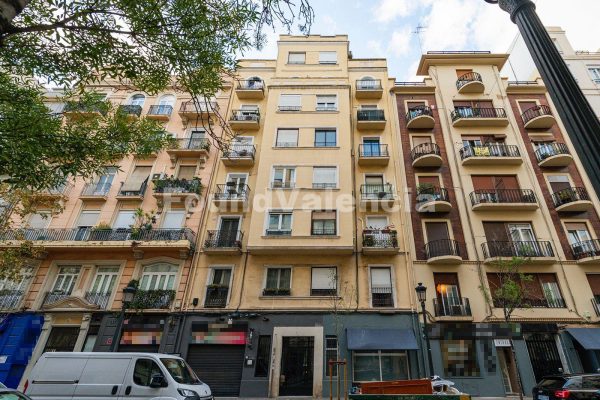 Appartement lumineux et charmant à rénover au cœur de L’Eixample