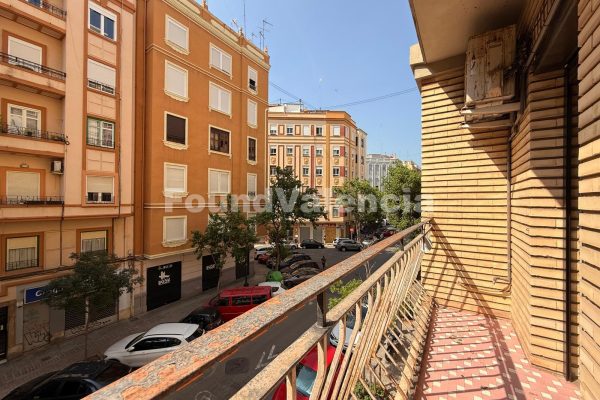Appartement lumineux avec balcon à rénover à La Pechina